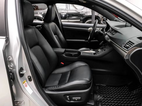 Used 2016 Lexus CT 200h w/ Navigation Package FWD image 35