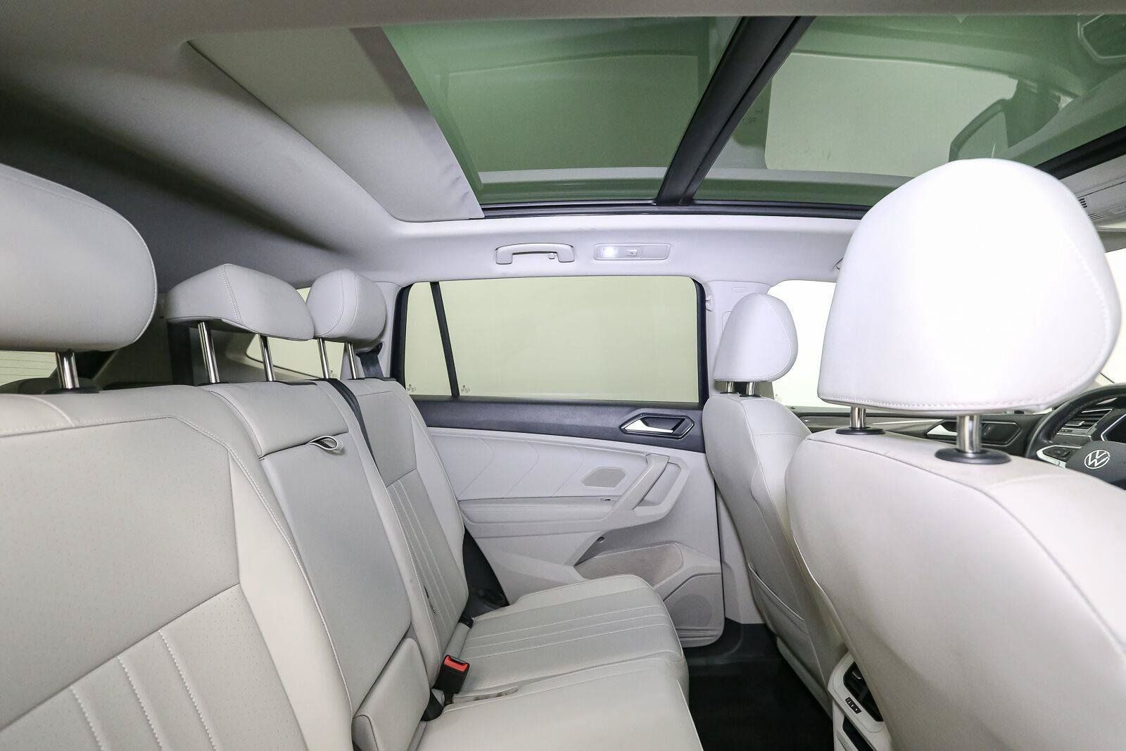 Certified 2023 Volkswagen Tiguan SE w/ Panoramic Sunroof Package FWD image 25