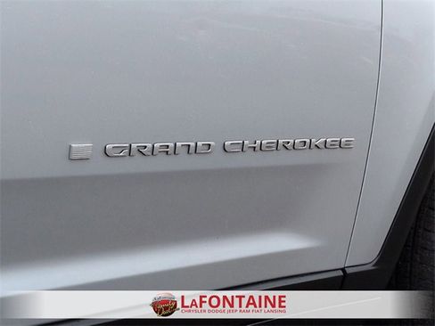 Used 2024 Jeep Grand Cherokee Limited image 10