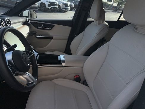 Used 2024 Mercedes-Benz GLC 300 4MATIC image 2