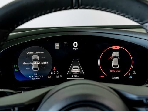 Certified 2024 Porsche Macan 4 Electric AWD/4WD image 18