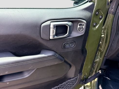 Used 2023 Jeep Wrangler Unlimited Sahara AWD/4WD image 33