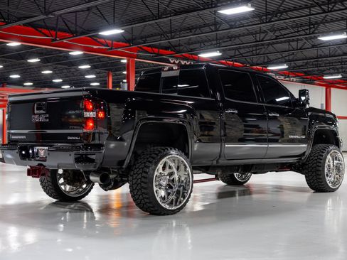 Used 2017 GMC Sierra 2500 Denali w/ Duramax Plus Package AWD/4WD image 13