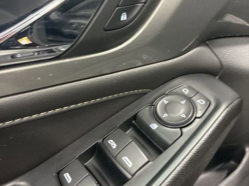 Used 2023 Chevrolet Traverse LT image 16