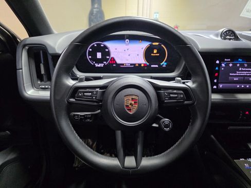 Used 2024 Porsche Cayenne Coupe AWD/4WD image 31
