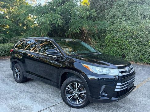 Used 2018 Toyota Highlander LE FWD image 14