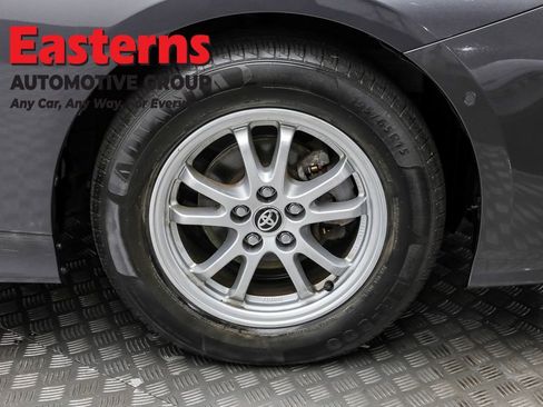 Used 2022 Toyota Prius LE image 28