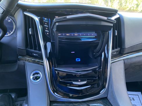 Used 2016 Cadillac Escalade Platinum AWD/4WD image 30