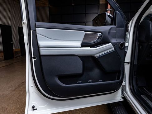 Used 2025 Ford Expedition Max Platinum w/ Platinum Ultimate Package image 37