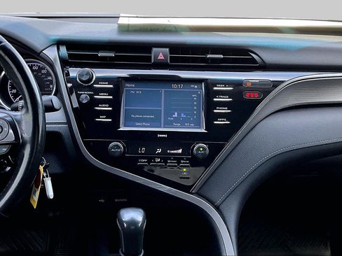Used 2020 Toyota Camry SE FWD image 6