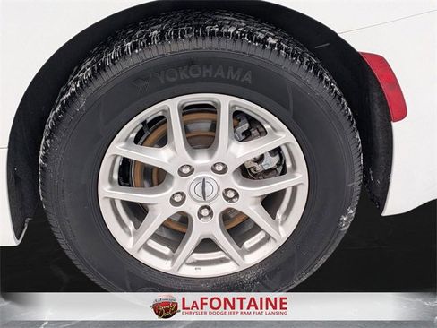 Used 2024 Chrysler Pacifica Touring-L image 33