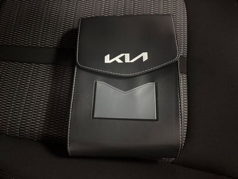 Used 2023 Kia Sorento LX image 29