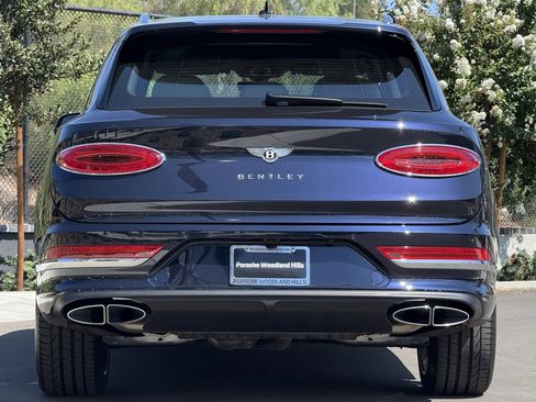 Used 2024 Bentley Bentayga image 6