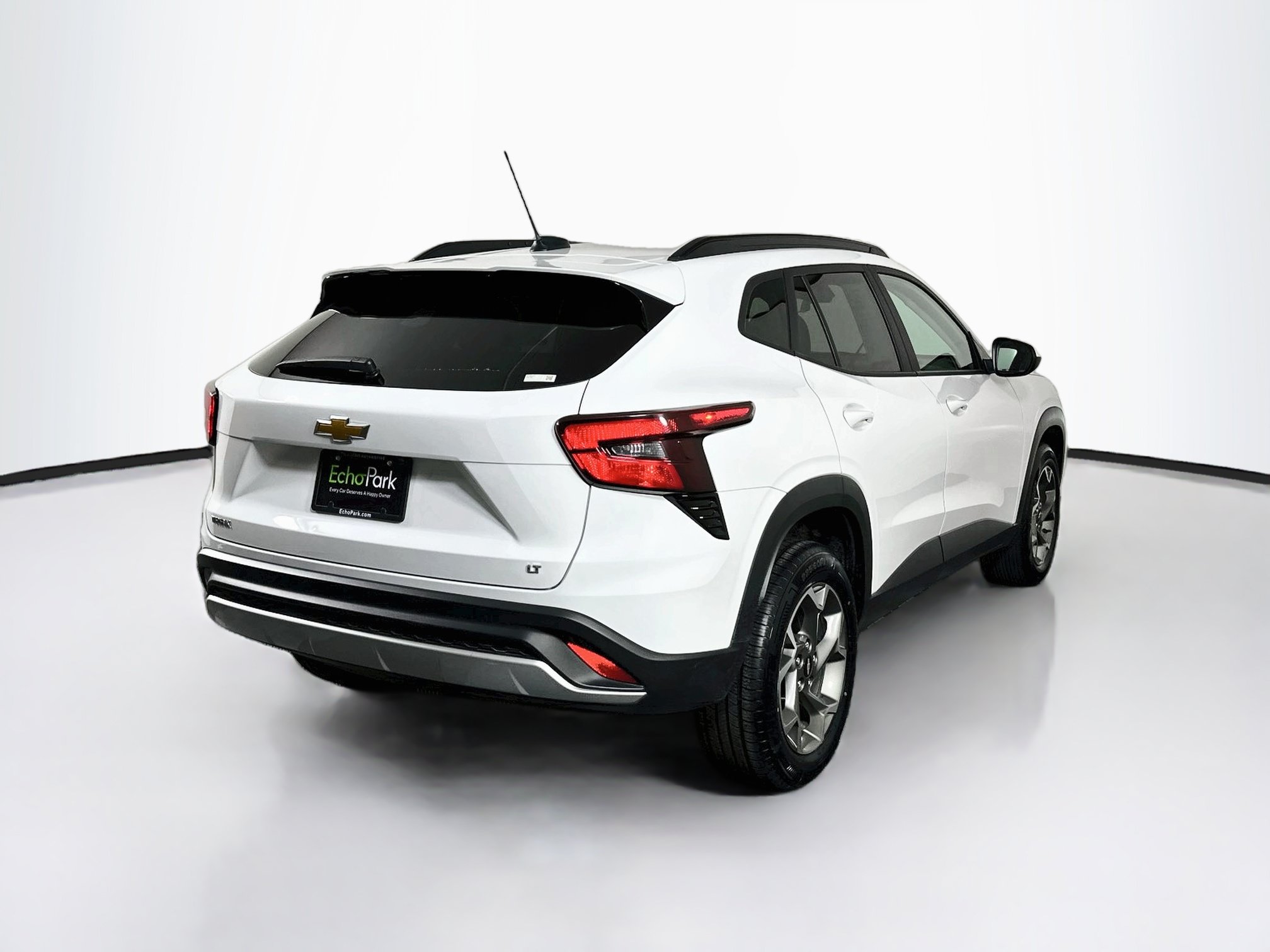 Used 2025 Chevrolet Trax LT FWD image 9