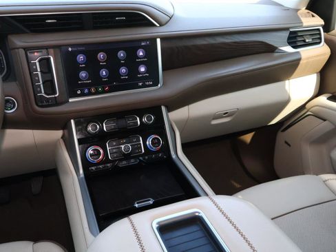 Used 2021 GMC Yukon Denali w/ LPO, Illumination Package image 12