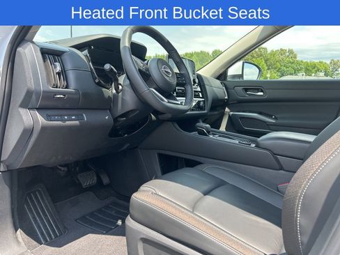 Used 2025 Nissan Pathfinder SL AWD/4WD image 11