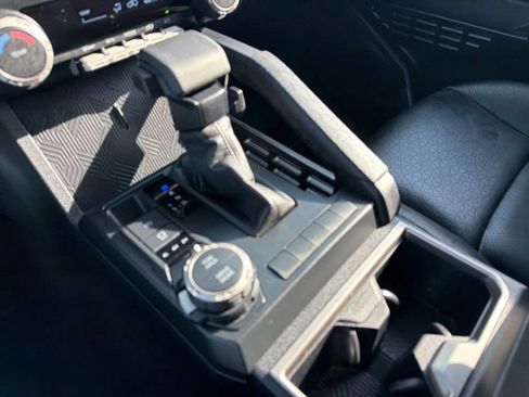 Certified 2025 Toyota 4Runner SR5 AWD/4WD image 29