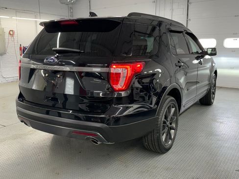 Used 2017 Ford Explorer XLT w/ Equipment Group 202A AWD/4WD image 8
