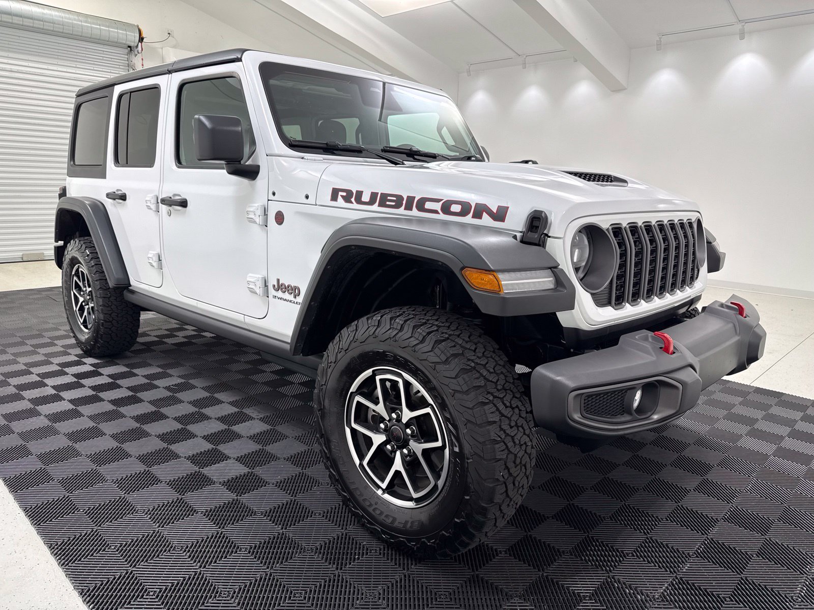 Used 2026 Jeep Wrangler Unlimited Rubicon AWD/4WD image 1