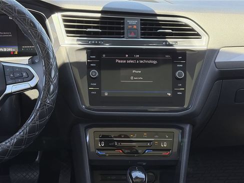 Used 2022 Volkswagen Tiguan SE FWD image 14