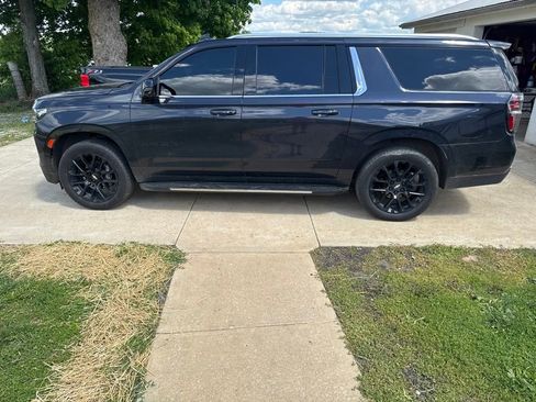 Used 2022 Chevrolet Suburban LT w/ LT Signature Plus Package AWD/4WD image 19