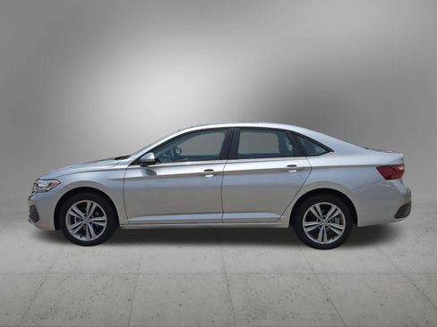 Used 2022 Volkswagen Jetta SE w/ Panoramic Sunroof Package FWD image 3
