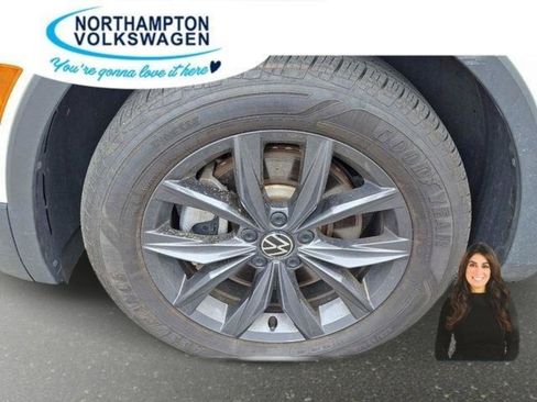 Used 2022 Volkswagen Tiguan SE w/ Panoramic Sunroof Package image 8