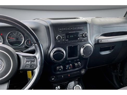 Used 2015 Jeep Wrangler Unlimited Sport w/ Max Tow Package AWD/4WD image 9