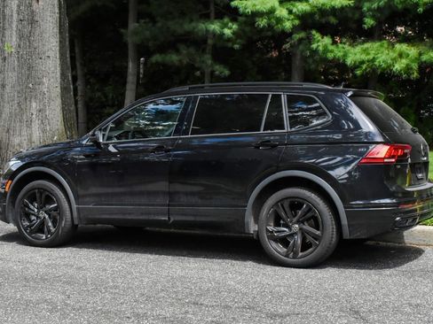 Used 2024 Volkswagen Tiguan SE R-Line AWD/4WD image 5