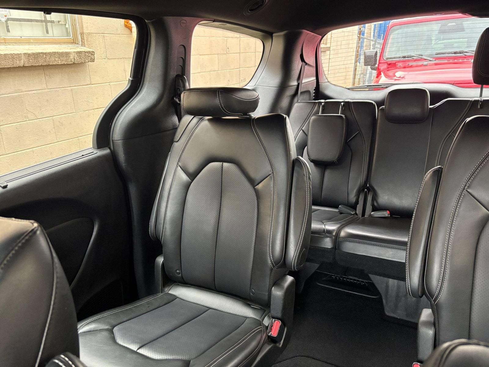 Used 2025 Chrysler Pacifica Select FWD image 41