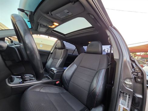 Used 2016 Toyota Camry SE image 9