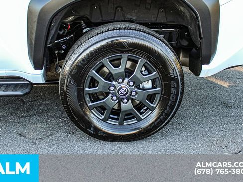 Used 2025 Toyota 4Runner SR5 AWD/4WD image 15