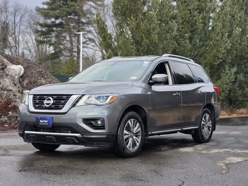 Used 2017 Nissan Pathfinder SL image 4