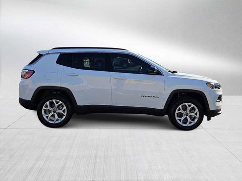 New 2026 Jeep Compass Latitude image 9