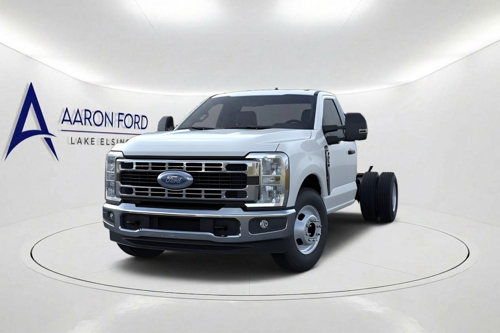 New 2026 Ford F350 XL w/ XL Chrome Package RWD image 2