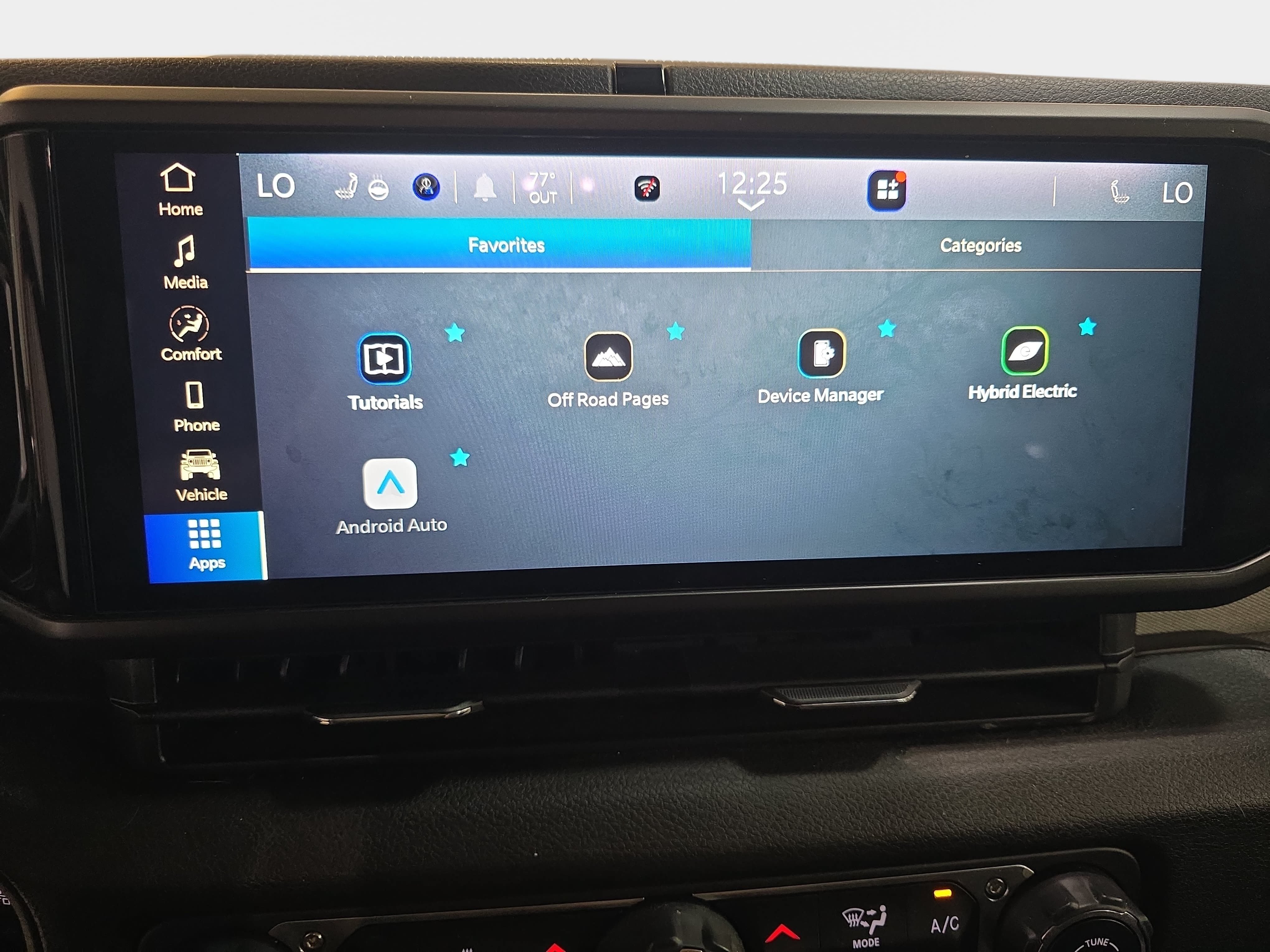 Used 2024 Jeep Wrangler Unlimited w/ Convenience Group AWD/4WD image 19
