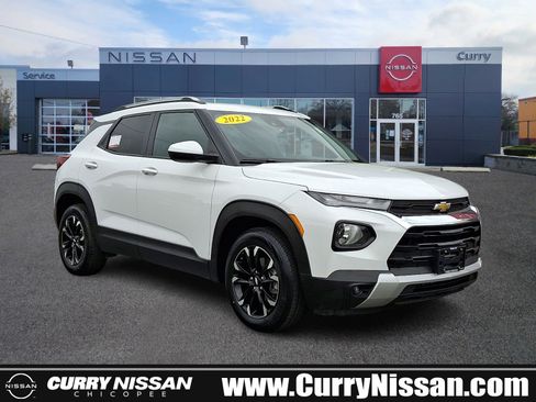 Used 2022 Chevrolet TrailBlazer LT w/ Convenience Package FWD image 1