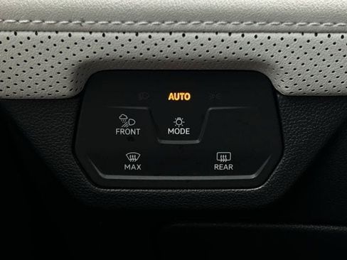 Used 2025 Volkswagen Atlas Cross Sport SEL Premium R-Line AWD/4WD image 25