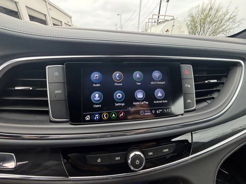 Used 2024 Buick Enclave Premium image 9