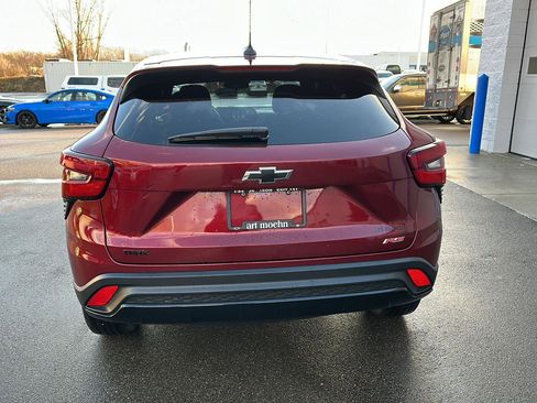 Used 2024 Chevrolet Trax RS w/ Sunroof Package image 5