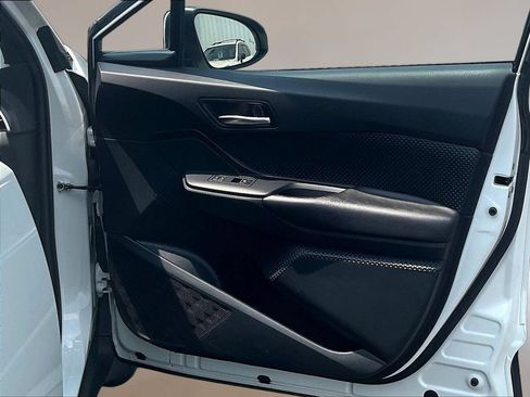 Used 2018 Toyota C-HR XLE FWD image 26