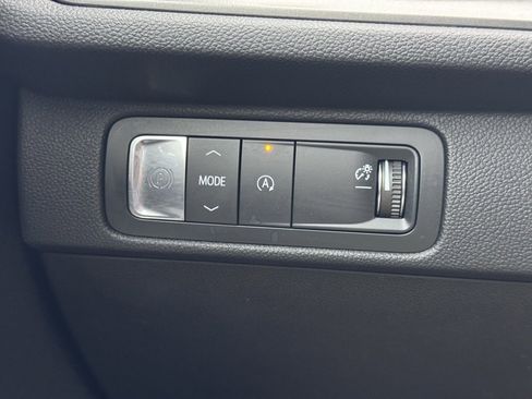 Used 2024 Chevrolet Traverse LT image 35