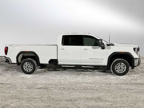 New 2026 GMC Sierra 2500 SLE w/ SLE Value Package; image 2