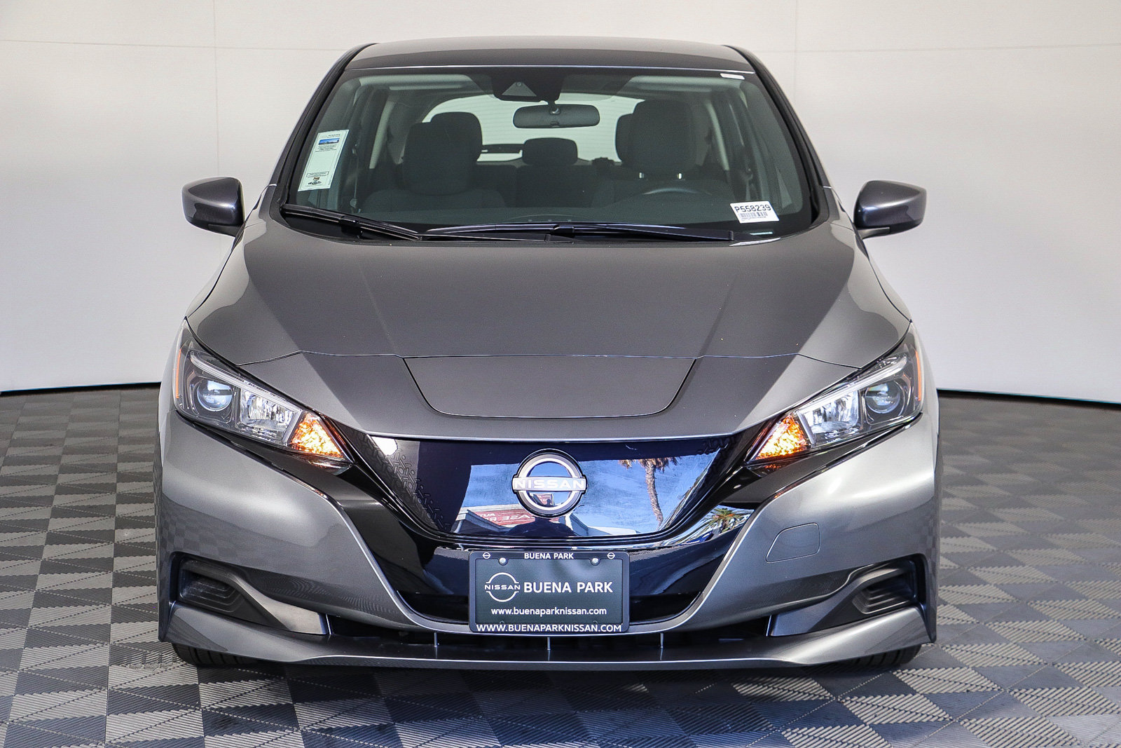 Used 2025 Nissan Leaf S FWD image 2
