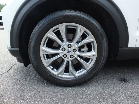 Used 2020 Ford Explorer XLT w/ Equipment Group 202A RWD image 9