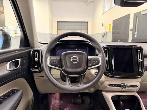 Used 2025 Volvo XC40 B5 Ultra w/ Protection Package Premier AWD/4WD image 19