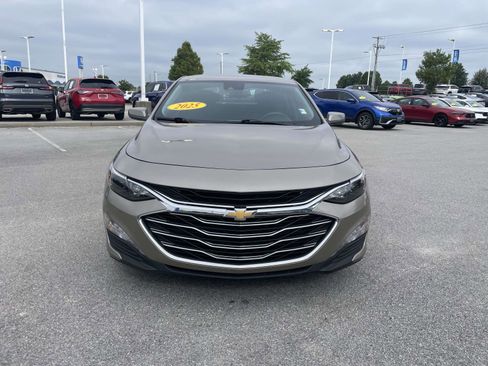 Used 2025 Chevrolet Malibu LT FWD image 2