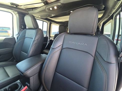 Used 2024 Jeep Wrangler Unlimited Sahara w/ Technology Group AWD/4WD image 22