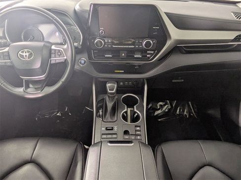 Used 2023 Toyota Highlander XLE image 27