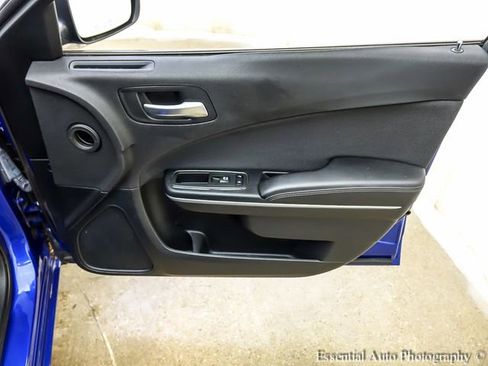 Used 2018 Dodge Charger SXT RWD image 22
